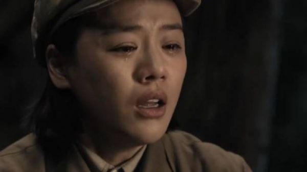 文婕含泪留下书信,不愿相信梁辰已逝的事实,期盼着奇迹的降临