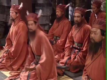 曹操:兄台真是勇冠三军啊! 袁绍:人生难逢的辉煌瞬间!