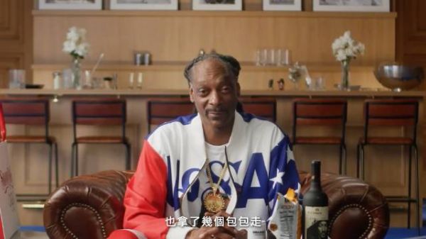 VOGUE X 嘻哈教父史努比狗狗的包里有什么?
