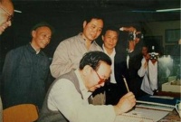 与金庸，古龙齐名，却在最辉煌时封笔，选择与妻子归隐“江湖”