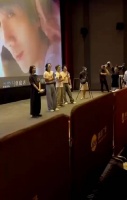朱一龙粉丝就前几天宣传的事情，指责经纪人舞到正主面前了，好勇