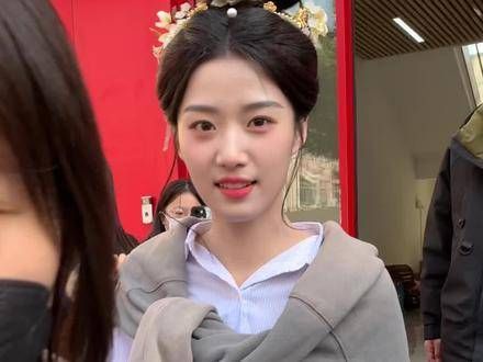 棒棒糖偷偷藏在袖子里,接着让晓晓来抽,晓晓竟然抽不出来?全世界最棒的噜噜