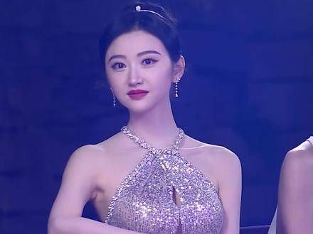 景甜真是美丽动人,不知道啊科有何感想