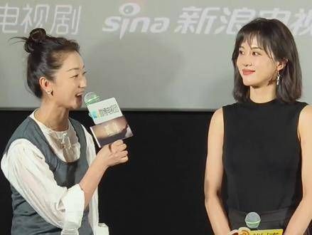 同台现身,两位女演员的表现如何?