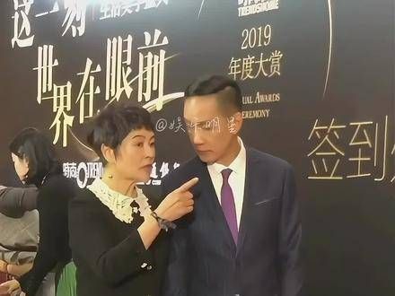 电视剧里他是暴力男的形象代表，现实生活中却是十足的爱妻族