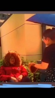 开始还以为他老婆太好了吧，看了一会发现他老婆穿的短袖裙子