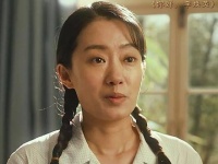 贾玲执导的两部作品聚焦母爱及自我探寻之旅