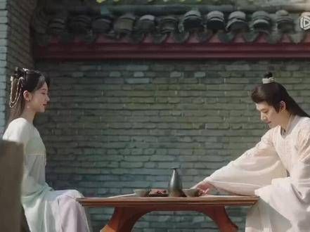 我那小巧的狐狸竟吐血且单眼流泪,我快承受不住了