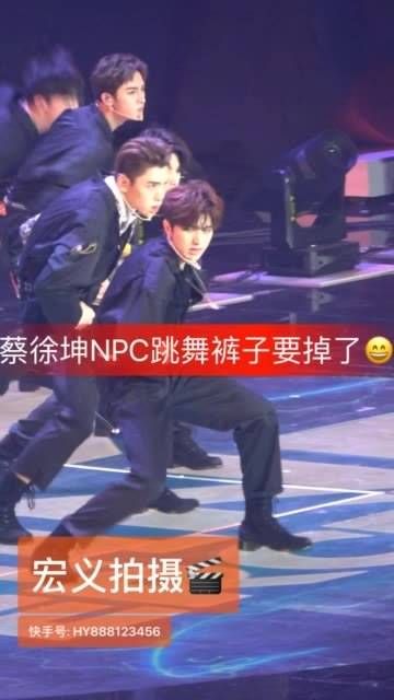 这支舞蹈让你有冲动想帮他们整理裤装吗?