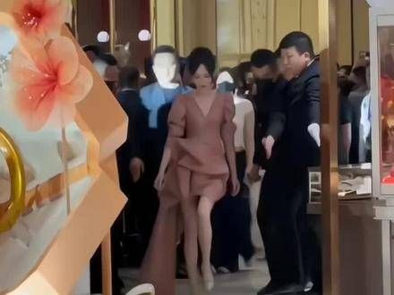 与 罗晋 婚后多年，两人情感依旧甜蜜如初，你们喜爱这对夫妇吗？