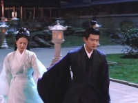 他从不隐藏自己的情感，周生辰对十一总是毫不掩饰地展现出特别的宠爱啊