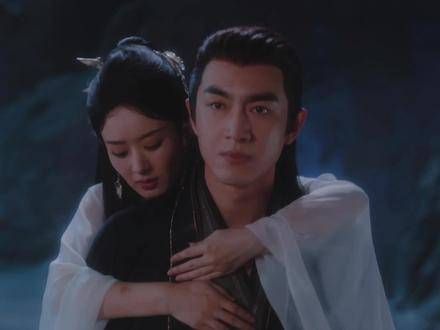 沈璃试图与行止拉开距离,然而这次,行止决不容她回避,他紧握她的手…