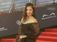 亮相金像奖，年轻时的风采令众人赞叹不已，就连刘德华也被她深深吸引…