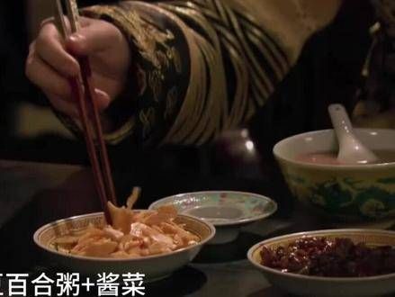 大家享用午餐了吗? 一起观看大胖橘的美食直播现场