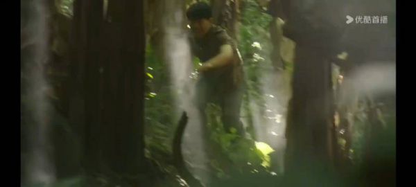 点击就看《边水往事》“小豹子”兰波超绝反差感瞬间!