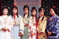 贾家奇怪规矩：侄儿来探望，伯父伯母要起立听话，外甥女不见舅舅