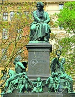 它何以成为全世界的 “同一首歌”