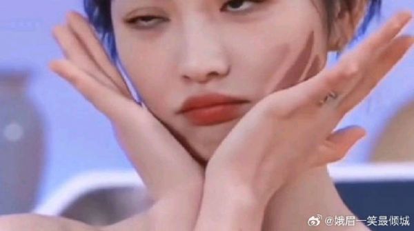 田曦薇真的是甜妹,每个表情都是那么可爱
