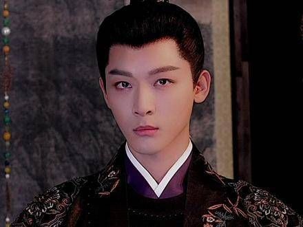 从执棋人变为局中人,棋子轻落棋盘那一刻,他既是崔九,亦是淮阳王!