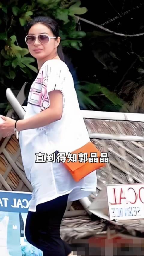 当年郭晶晶生头胎,霍震霆算好良辰吉日让她剖,不料却被她一口拒绝