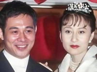 李连杰与利智的故事 1989年两人相遇并相爱，1999年结为连理…