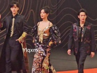 共框亮相星光大赏 红毯环节，紫妹真是美翻了呀 美丽动人 杨紫