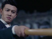 这段表演里的他真是又酷又帅气，带点小痞气！ 任嘉伦