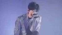 王源演唱时小插曲，笑声化解微妙气氛