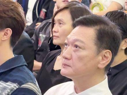 60岁之际，已在演艺圈耕耘41载，参与了近两百部影视作品的拍摄