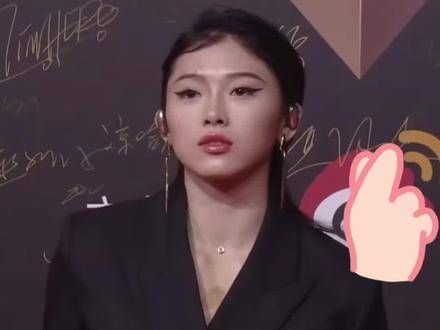 吴艳妮以西装造型现身红毯,宣言“比不了美就比酷吧”…