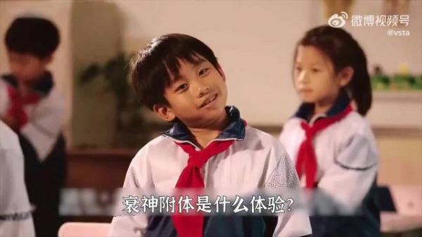 小男孩攒钱追梦,却被土豪同学无情秒杀,太可怜了!