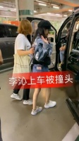 李沁为了向粉丝问好竟然撞到了头！下次我一定会提醒她小心！