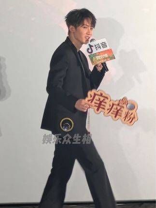 元莫到访！檀健次 杜淳 阚清子 同台现身四方馆 路演现场 檀健次四方馆追剧团