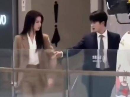 快来感受下,哄钱菲的李亦非