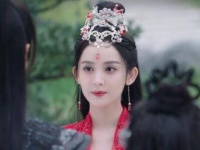 皎洁似明月，炽热如红玫