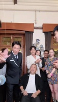 小杨哥都在香港开分公司了，曾志伟坐镇带着TVB演员们一个个打招呼