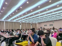 刘嘉有应邀参加第三十一届北京国际广播电影电视展览会，会后参加领导合影