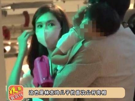 一家三口幸福同框,一岁多的宝贝儿子首次亮相公众,皮肤白皙还有超长腿 幸福