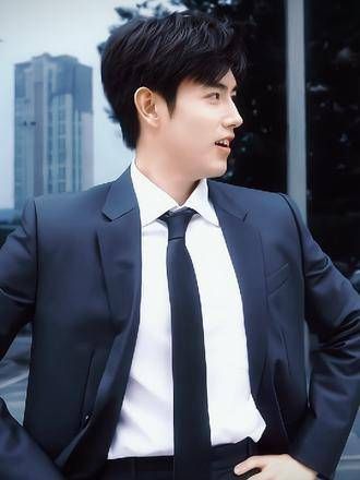 「叱咤风云,我任意闯,万众仰望」