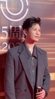 宋小宝化身为黄晓明，真是帅气逼人