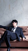 @杨洋 今日释出黑白格胶片大片…