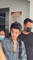 侯明昊《入青云》出妆 琉璃发饰好贵气！哥你项链好像落下了？
