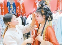 一城烟火醉游人 且以诗意共远方