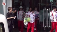 全红婵带着巨型乌龟游太平山顶 全红婵到底买了多少乌龟