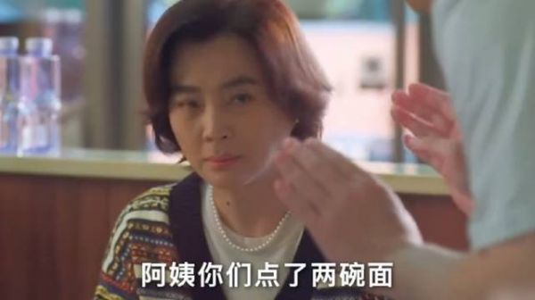 面馆免费续汤,没想到遇到一群爱占小便宜的大妈