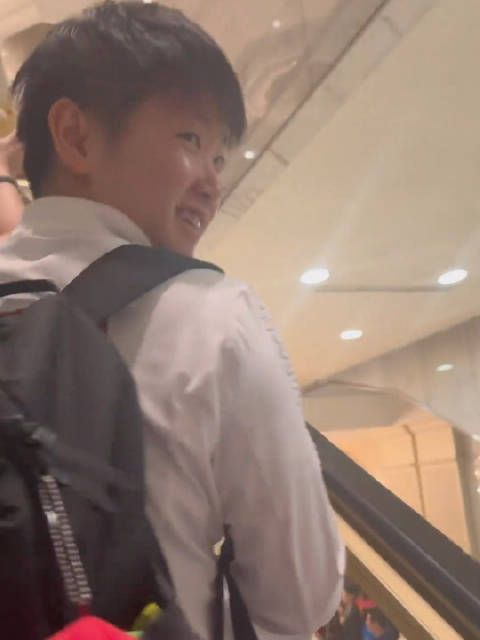 雯雯把莎莎逗得爆笑,自己还学着尖叫哈哈哈哈太可爱了