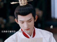 子瑜收到行舟信后气愤不已，吓得雪霁不知所措，随后温柔地道歉