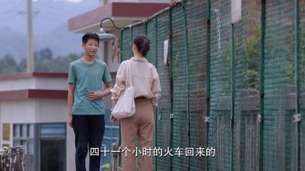 以前觉得读书很累,还想翻墙出去玩,出去打工后何广然才发现…
