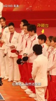 赛场上为国而战，生活中开心快乐，喜欢莎莎的松弛感！