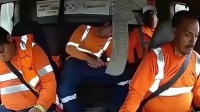 车里四个人，一个比一个睡得香